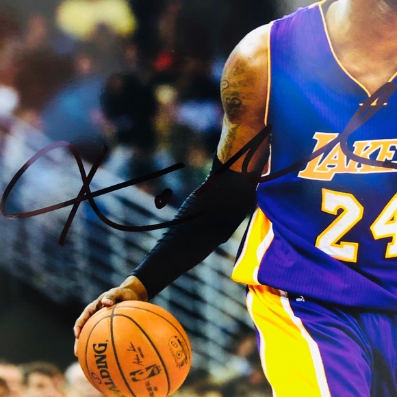 Blue Kobe Wallpaper KOBE BRYANT AUTOGRAPHED PHOTO 8X10 WITH COA
